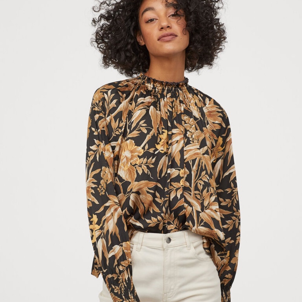 H&M Wide Frill-collared Blouse